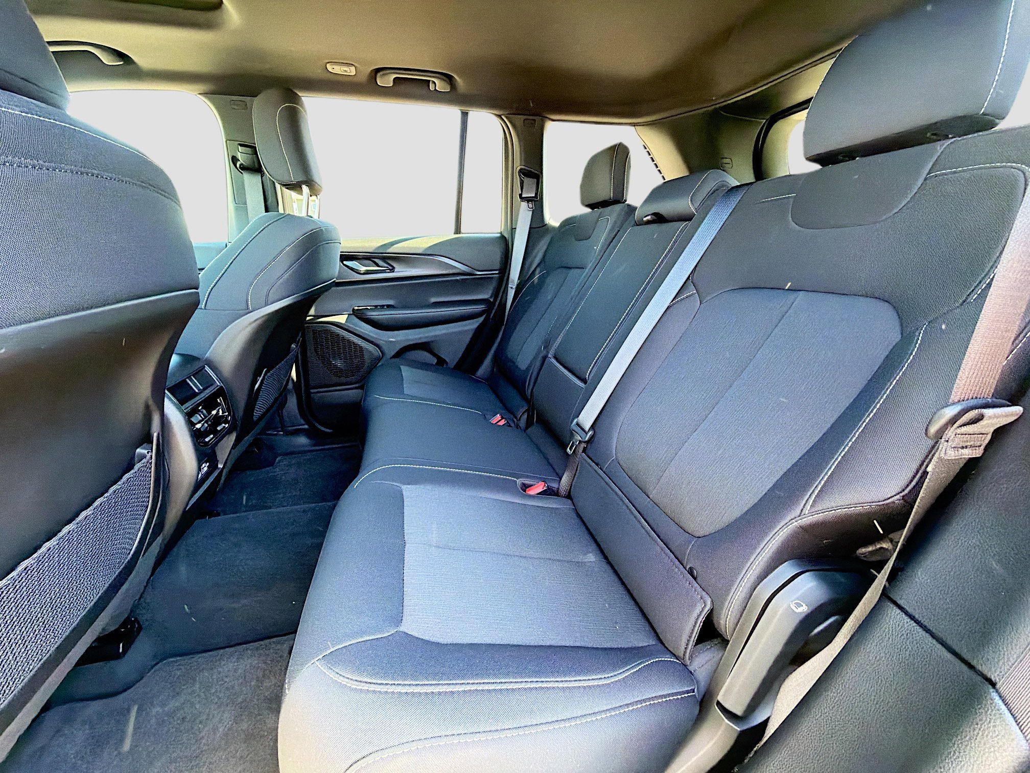 Used 2025 Jeep Grand Cherokee Laredo X image 19