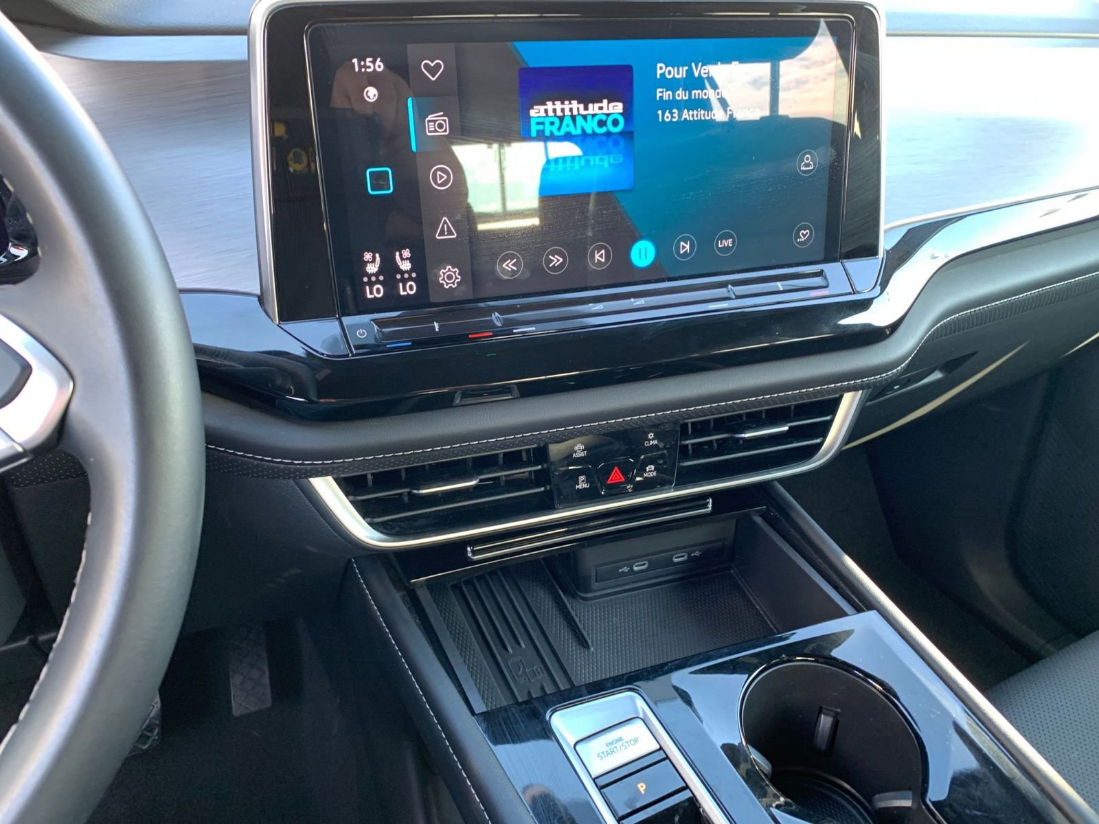 Used 2025 Volkswagen Atlas Cross Sport SE image 18