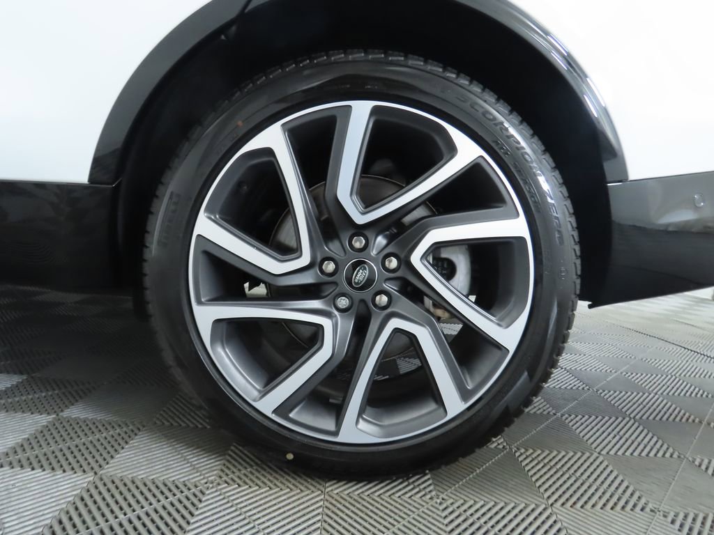 Used 2024 Land Rover Discovery Dynamic SE image 31