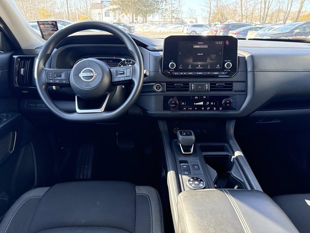 Used 2024 Nissan Pathfinder S image 13