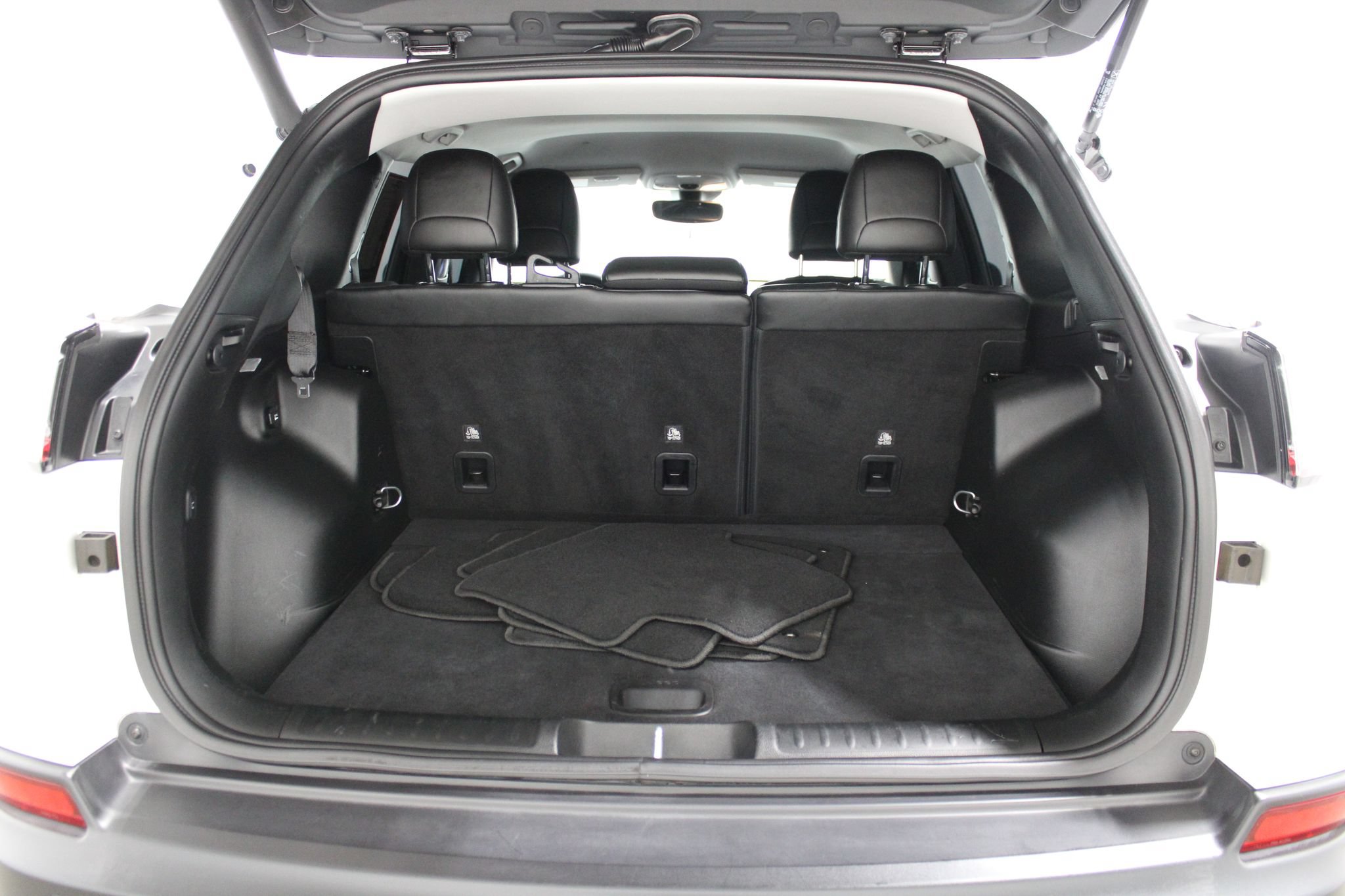 Used 2023 Jeep Cherokee Altitude Lux AWD/4WD image 19