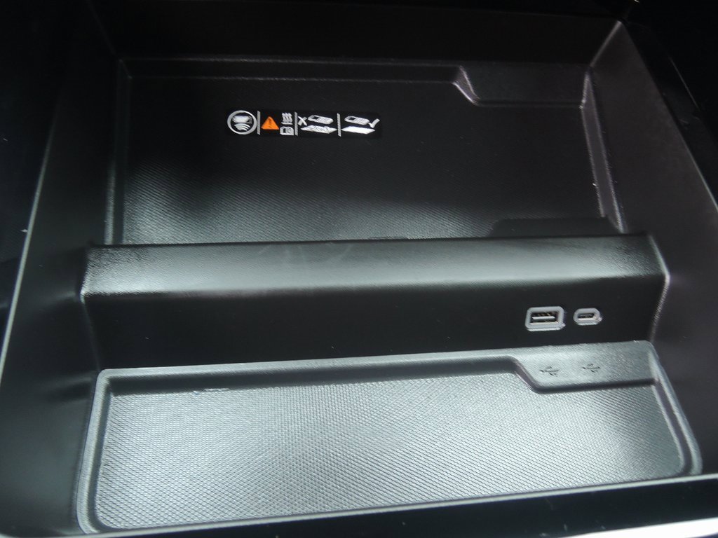 Used 2025 Chevrolet Suburban High Country image 21