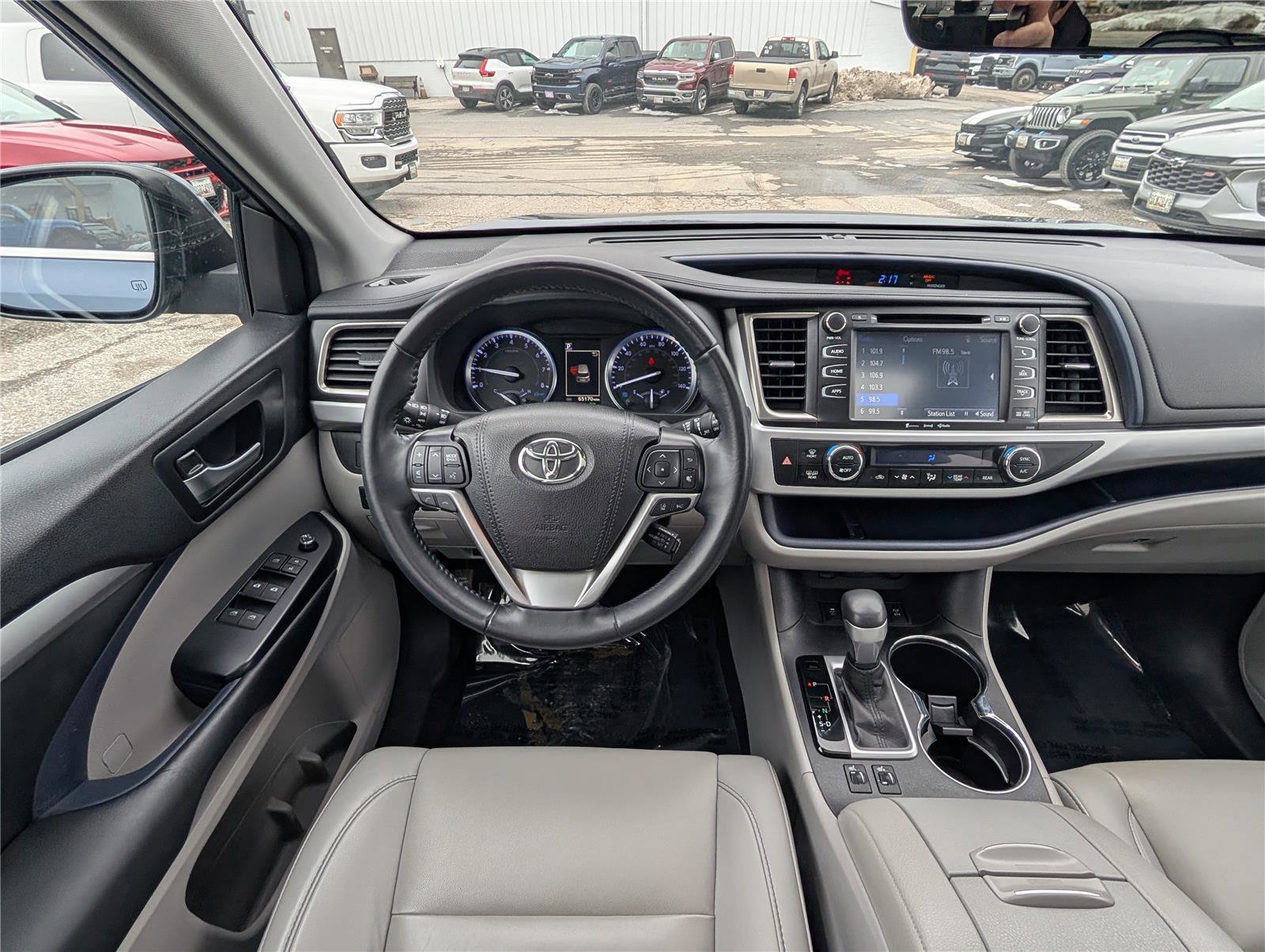 Used 2019 Toyota Highlander XLE image 18