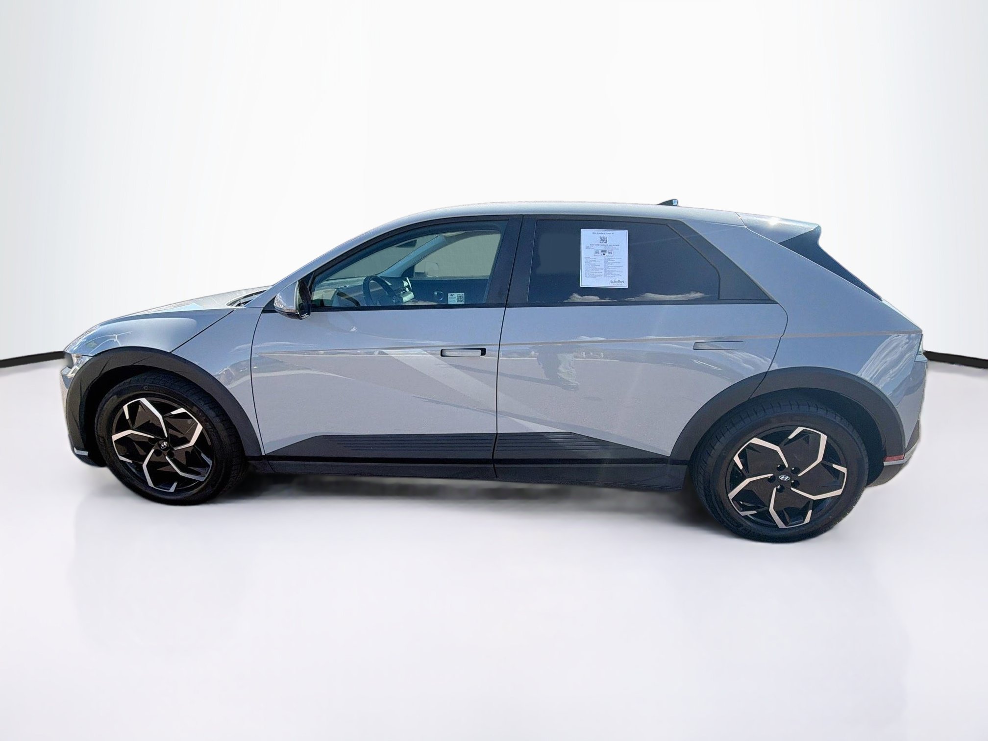 Used 2024 Hyundai Ioniq 5 SE AWD/4WD image 4