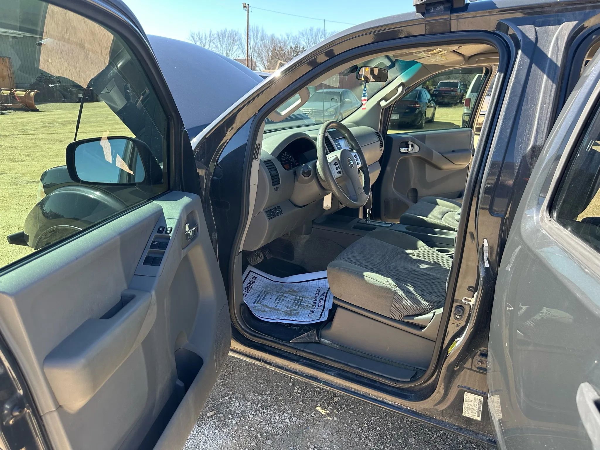 Used 2013 Nissan Frontier SV image 9