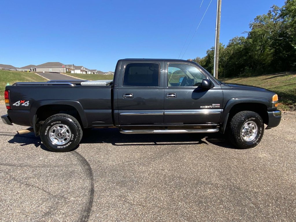 Used 2005 GMC Sierra 2500 SLT w/ Heavy-Duty Power Package AWD/4WD image 10