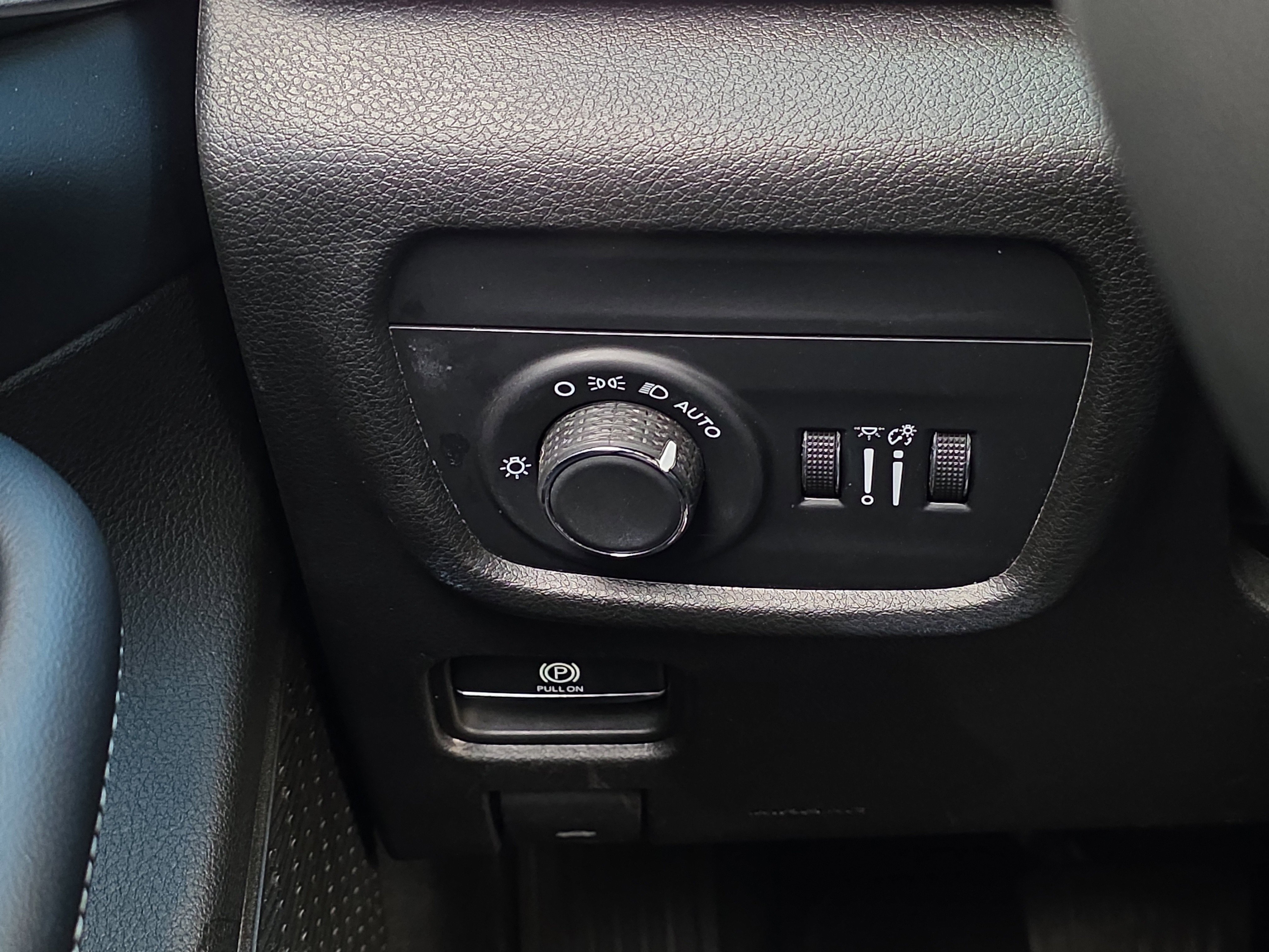 Used 2023 Jeep Grand Cherokee L Laredo image 24