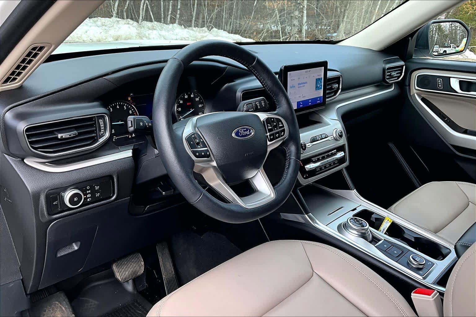 Used 2023 Ford Explorer XLT w/ Equipment Group 202A image 18