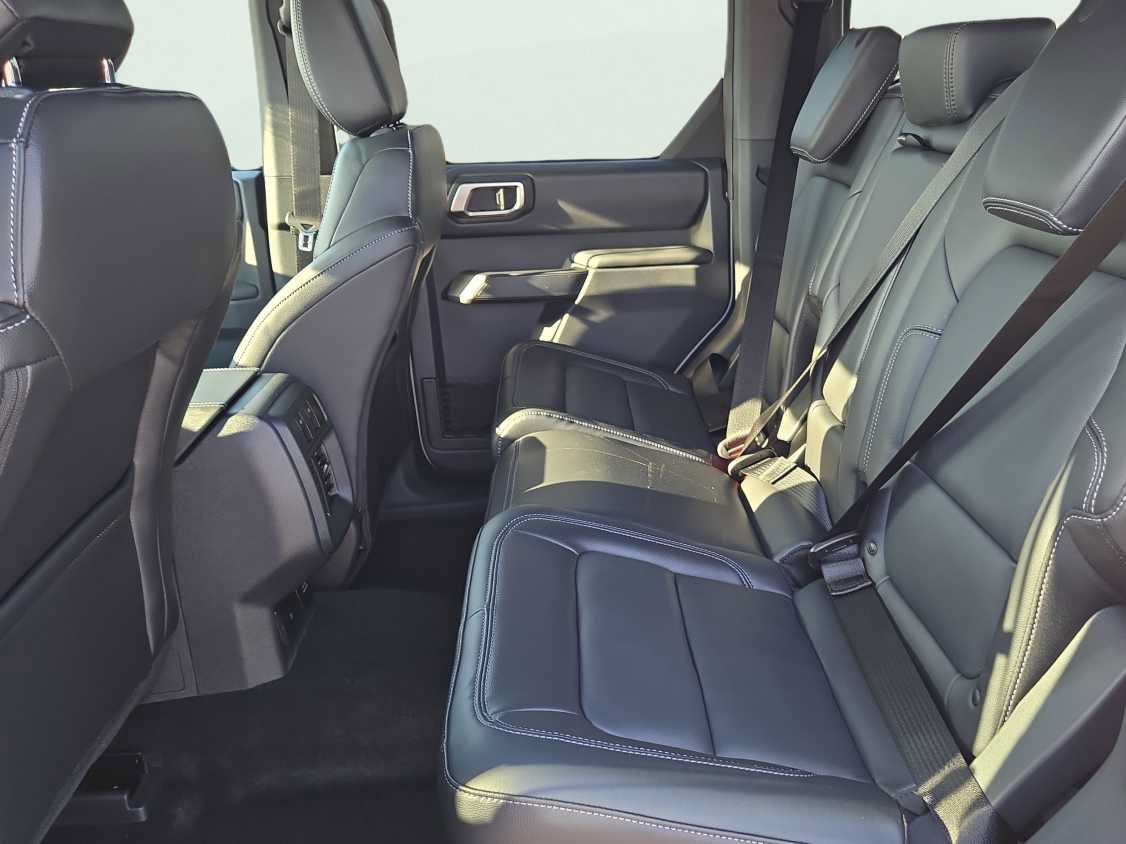 New 2026 Ford Bronco Outer Banks w/ Sasquatch Package AWD/4WD image 24