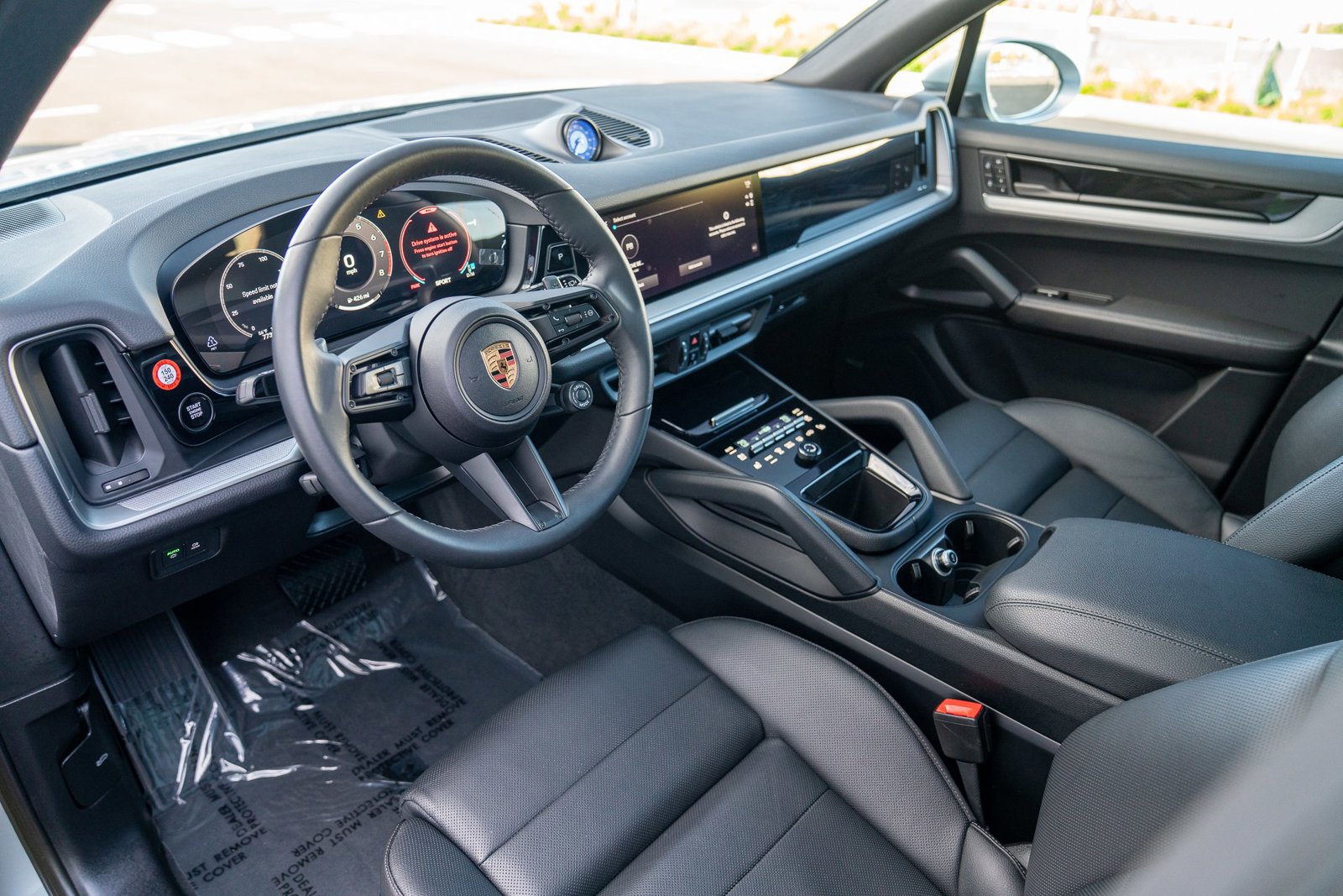 Used 2025 Porsche Cayenne image 4