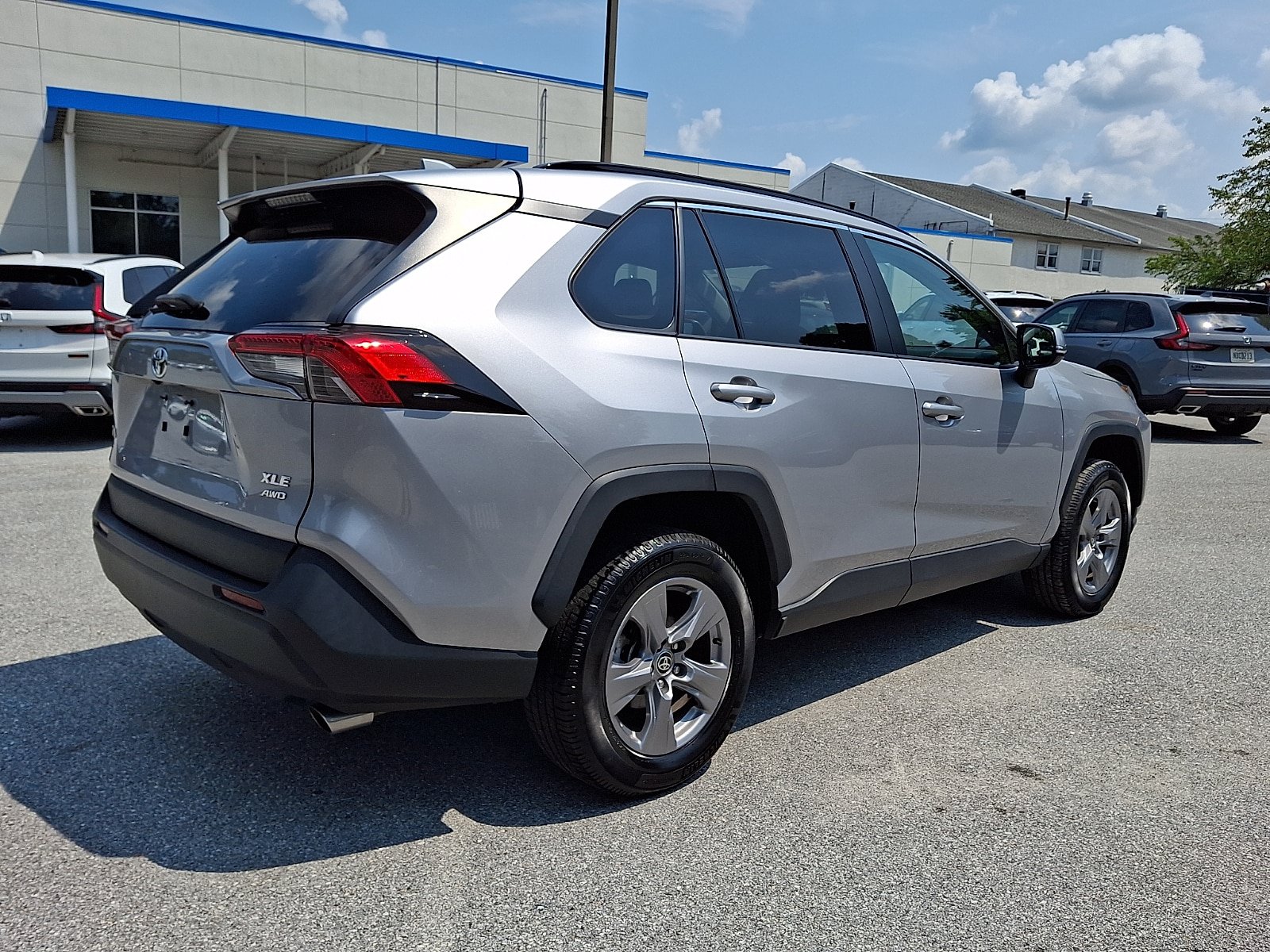 Used 2022 Toyota RAV4 XLE AWD/4WD image 6