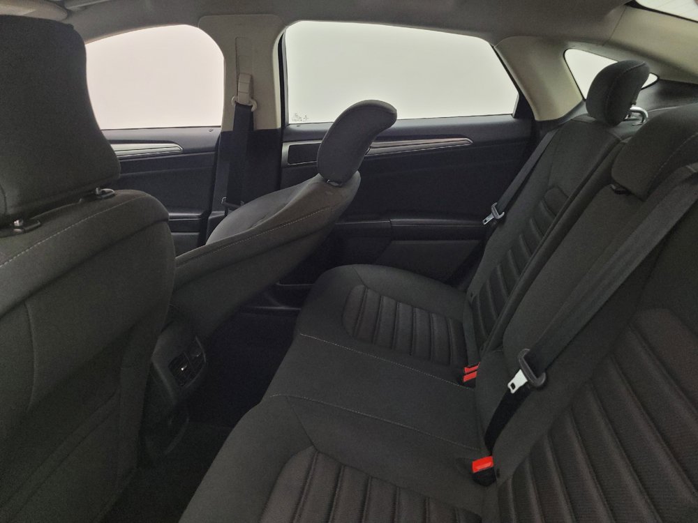 Used 2019 Ford Fusion SE FWD image 18