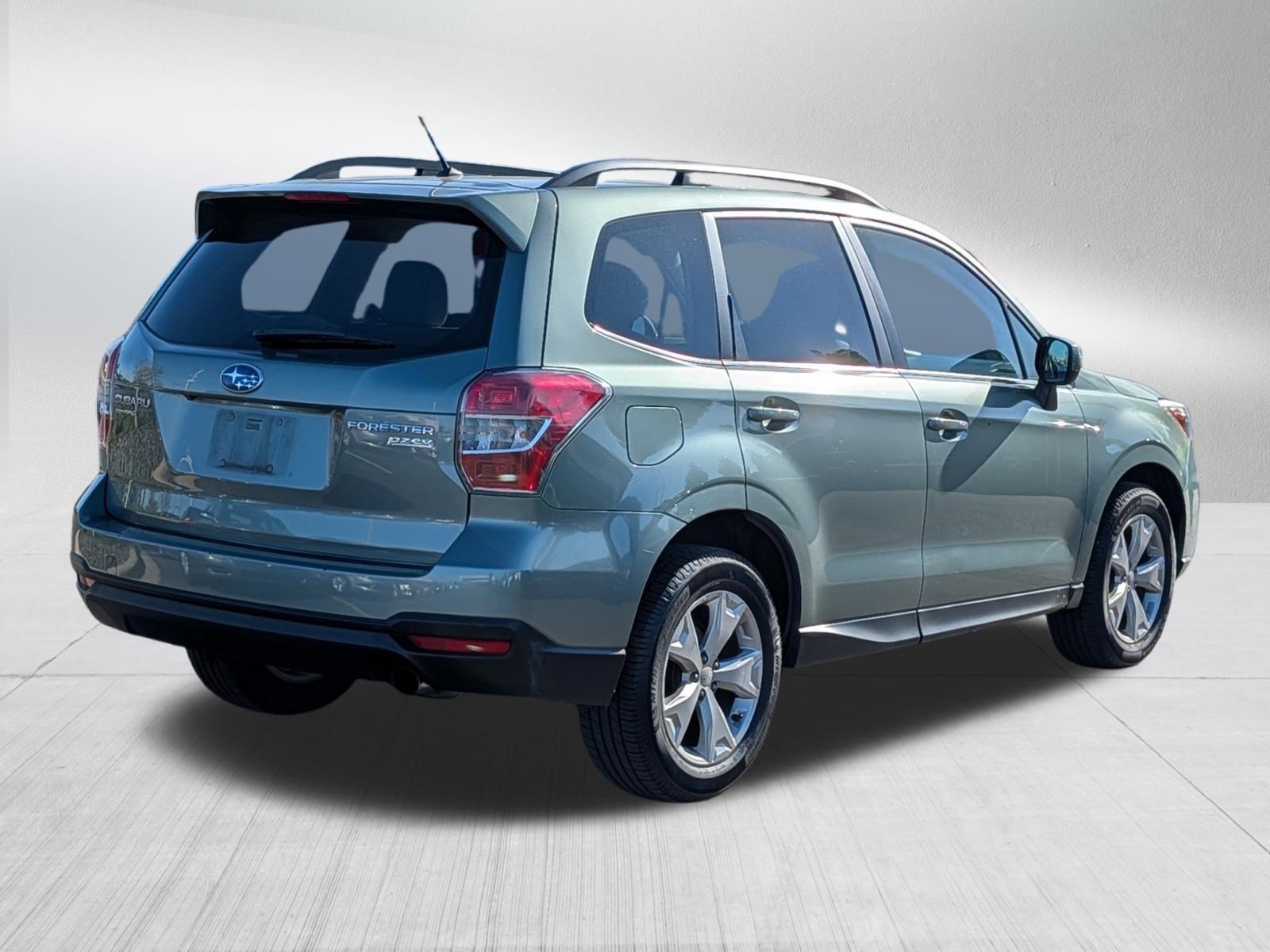 Used 2015 Subaru Forester 2.5i Limited AWD/4WD image 3