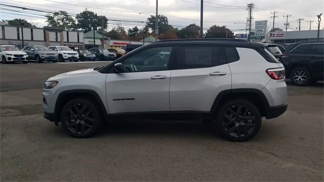 New 2026 Jeep Compass Limited image 5