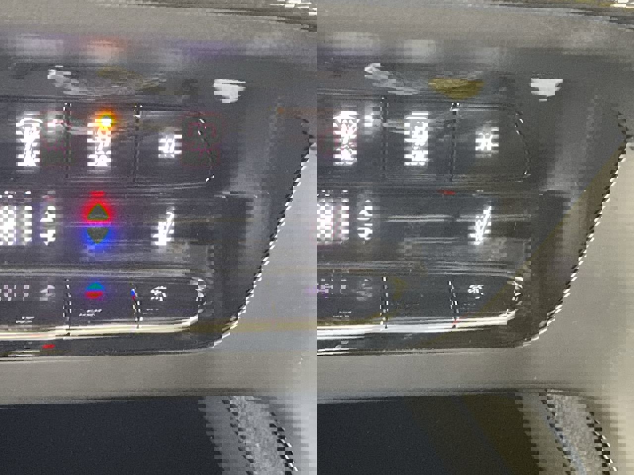 Certified 2023 Buick Envision Preferred w/ Sport Touring Package image 22