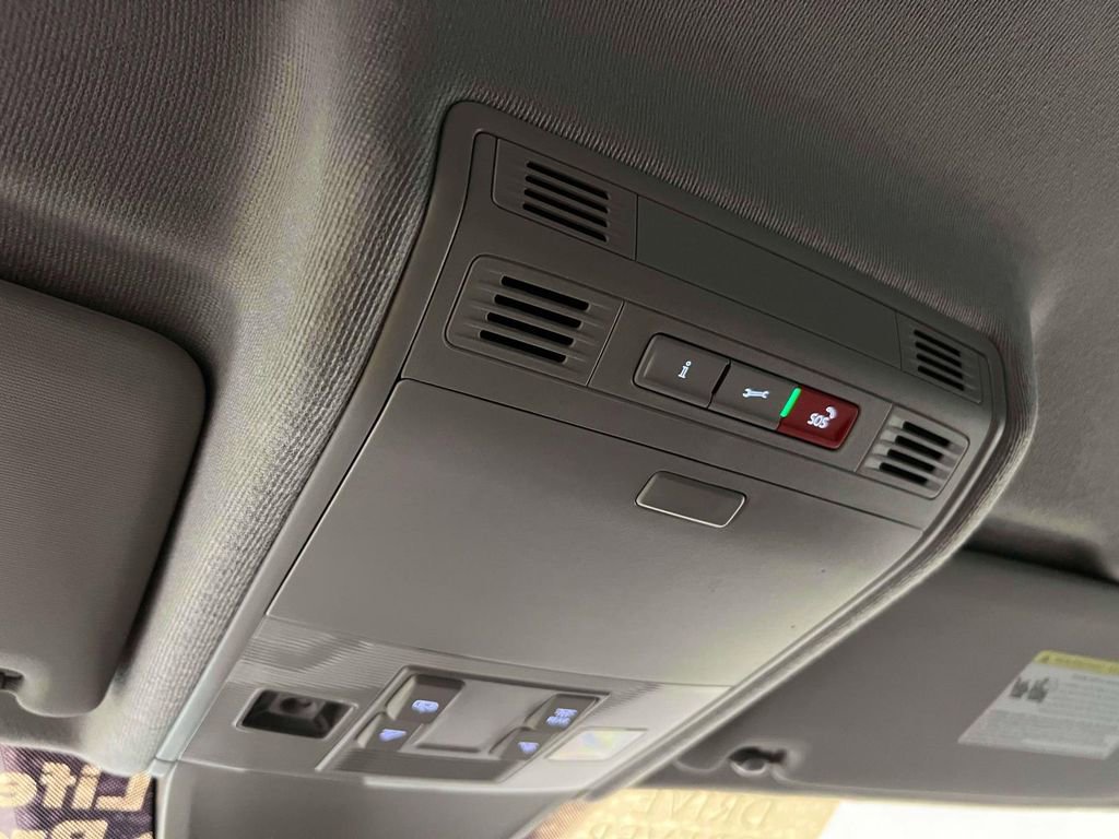 Used 2023 Volkswagen Tiguan SE image 34