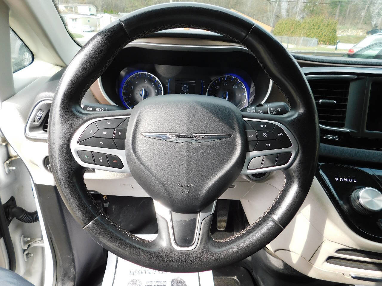 Used 2022 Chrysler Voyager LX image 32