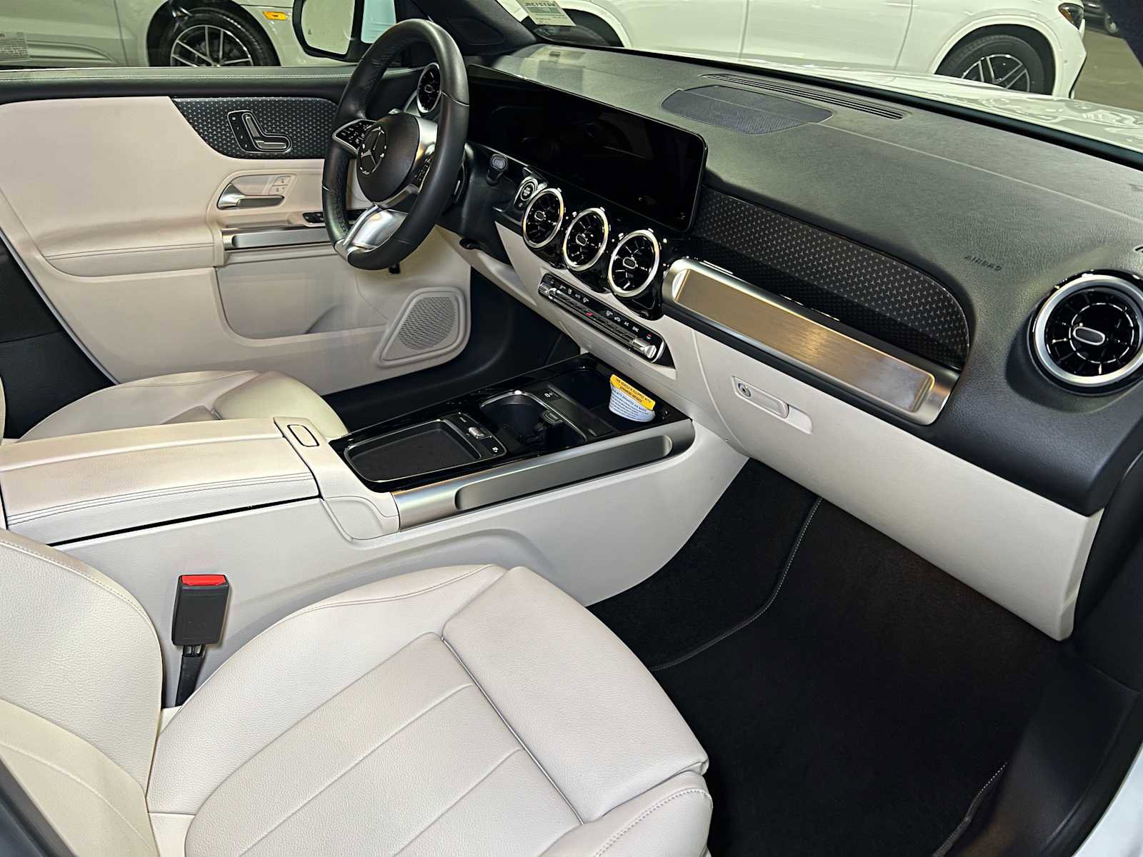 Certified 2025 Mercedes-Benz GLB 250 4MATIC image 11