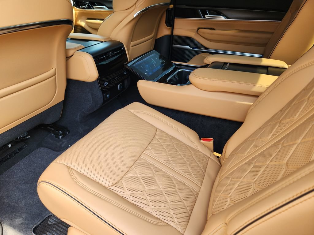 New 2026 Jeep Grand Wagoneer L Summit AWD/4WD image 9
