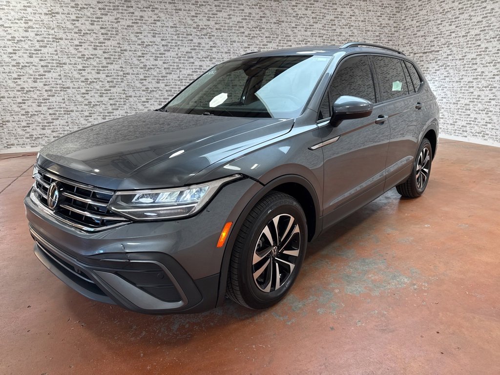 Used 2024 Volkswagen Tiguan S image 3