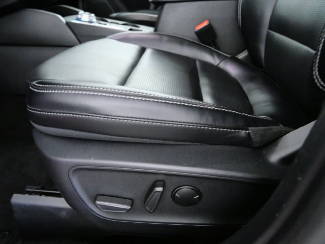 Certified 2025 Ford Escape Platinum AWD/4WD image 17