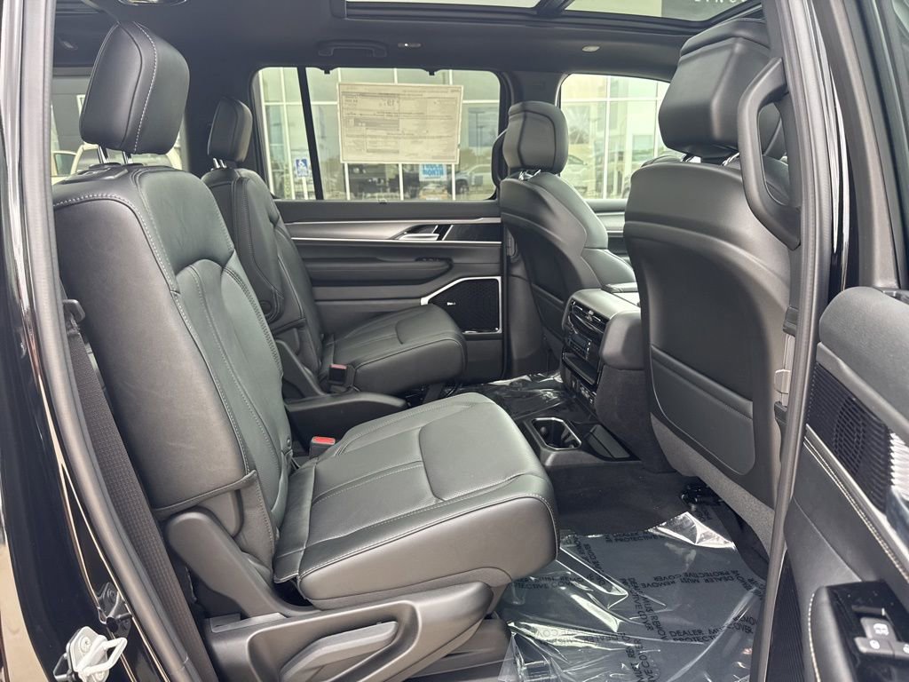 New 2026 Jeep Grand Wagoneer Limited AWD/4WD image 33