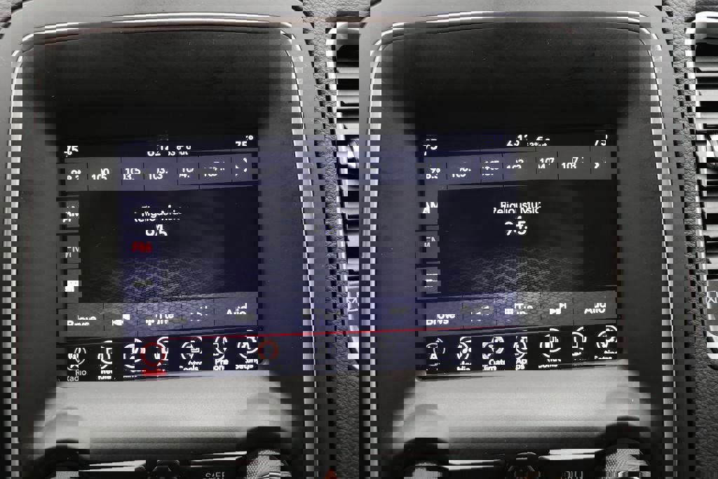 Used 2020 Dodge Durango SXT image 21