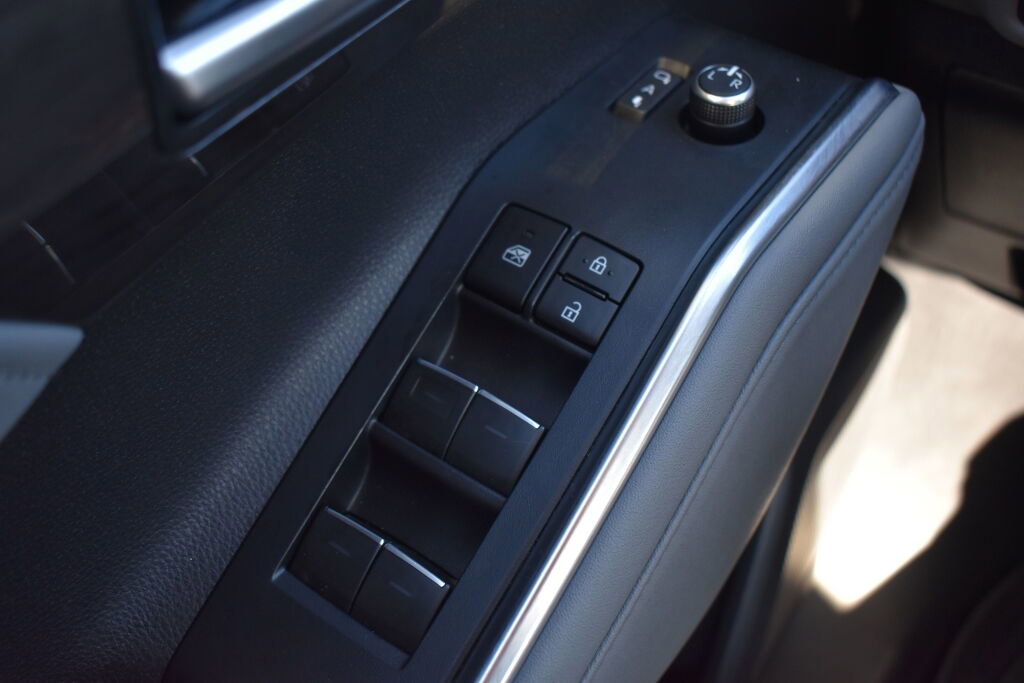 Used 2023 Toyota Highlander Limited image 15