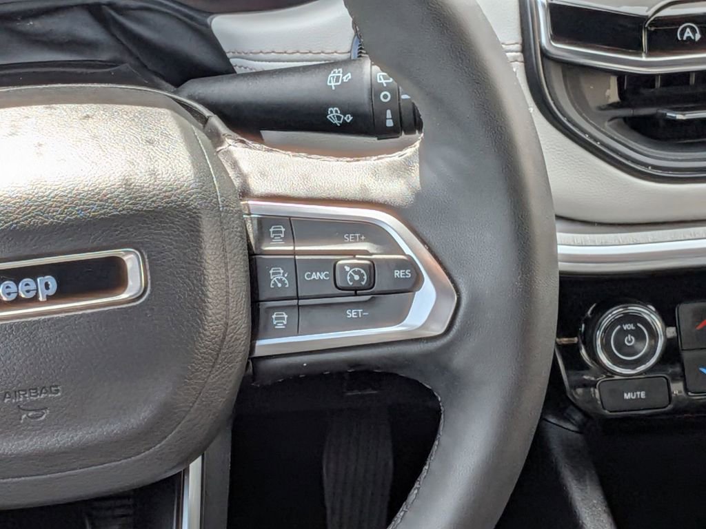 Used 2025 Jeep Compass Limited image 24