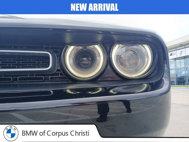 Used 2016 Dodge Challenger SXT RWD image 4