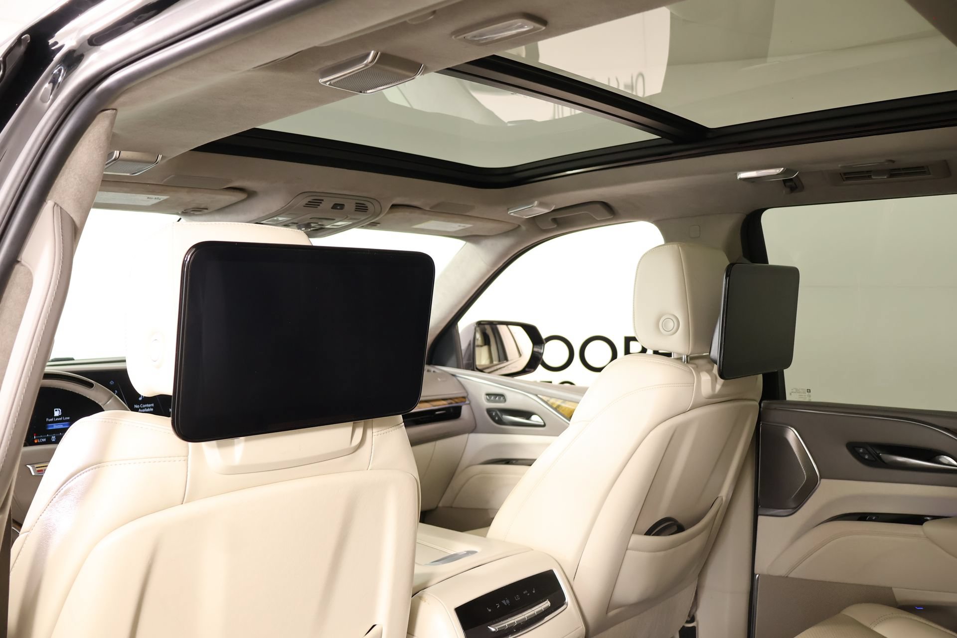 Used 2021 Cadillac Escalade Sport Platinum w/ LPO, ONYX Package AWD/4WD image 16