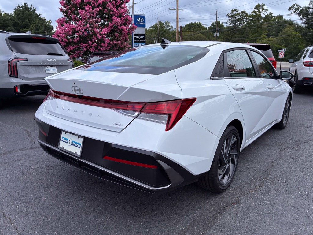 Certified 2025 Hyundai Elantra Limited FWD image 7