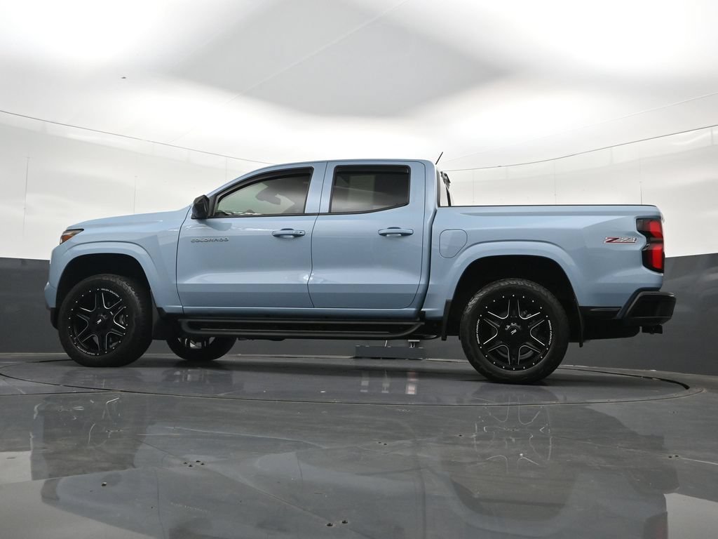 Used 2025 Chevrolet Colorado Z71 w/ Technology Package AWD/4WD image 33