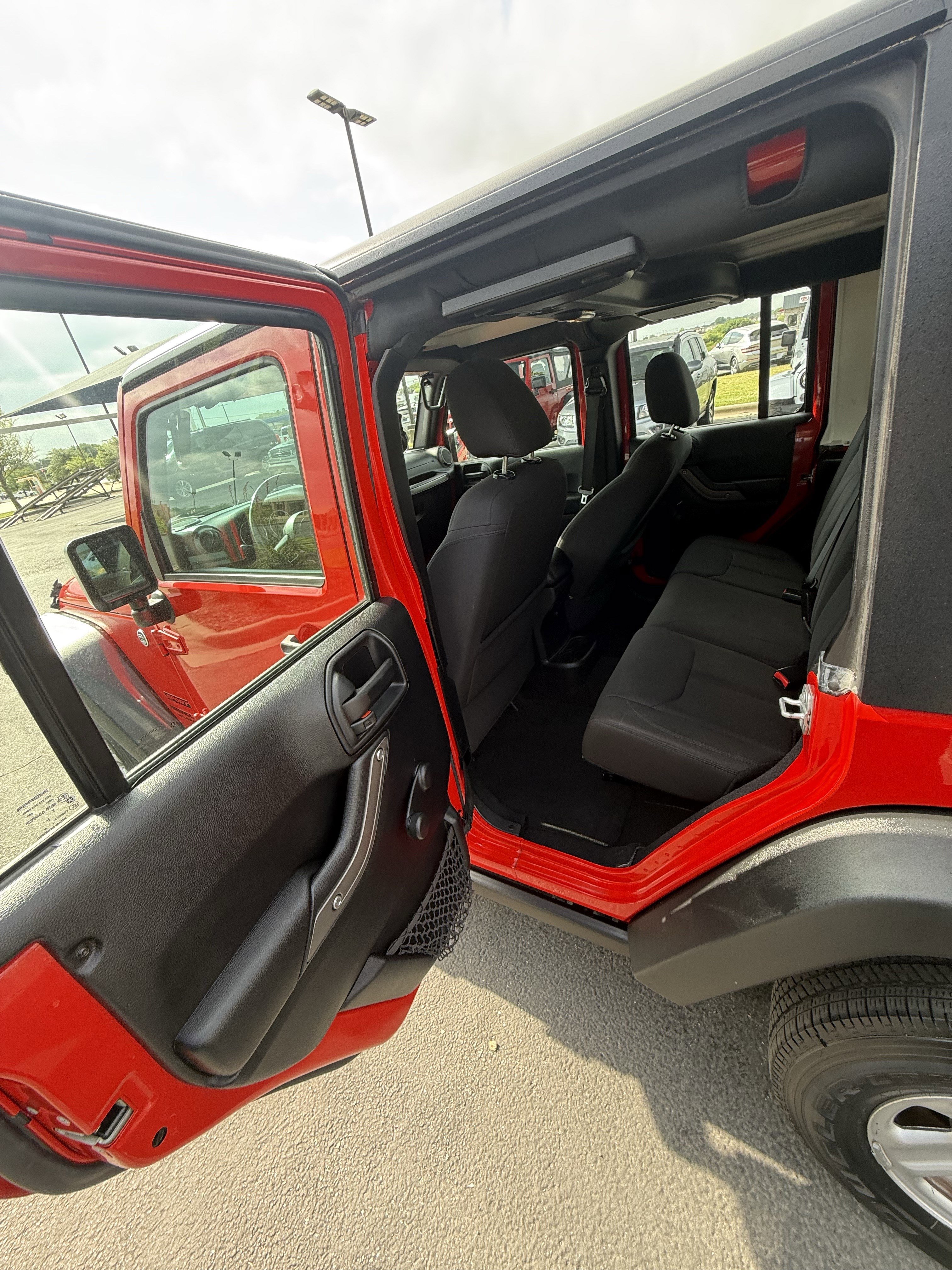 Used 2016 Jeep Wrangler Unlimited Sport w/ Connectivity Group AWD/4WD image 12