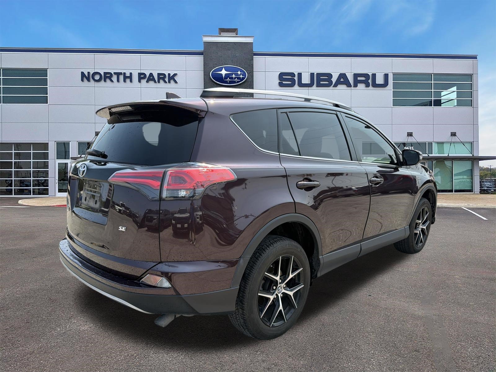 Used 2018 Toyota RAV4 SE w/ Power Extra Value Package FWD image 3