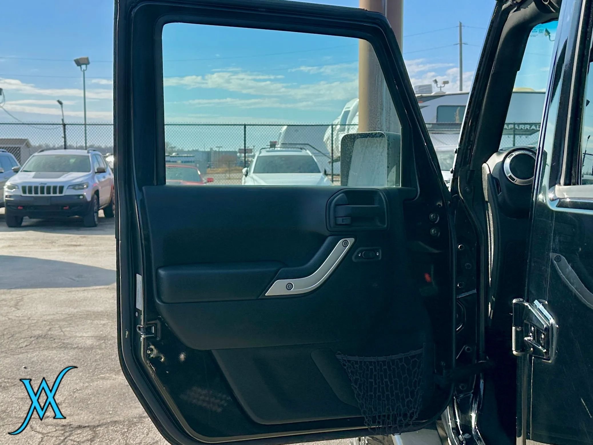 Used 2018 Jeep Wrangler Unlimited Sahara w/ Connectivity Group AWD/4WD image 12