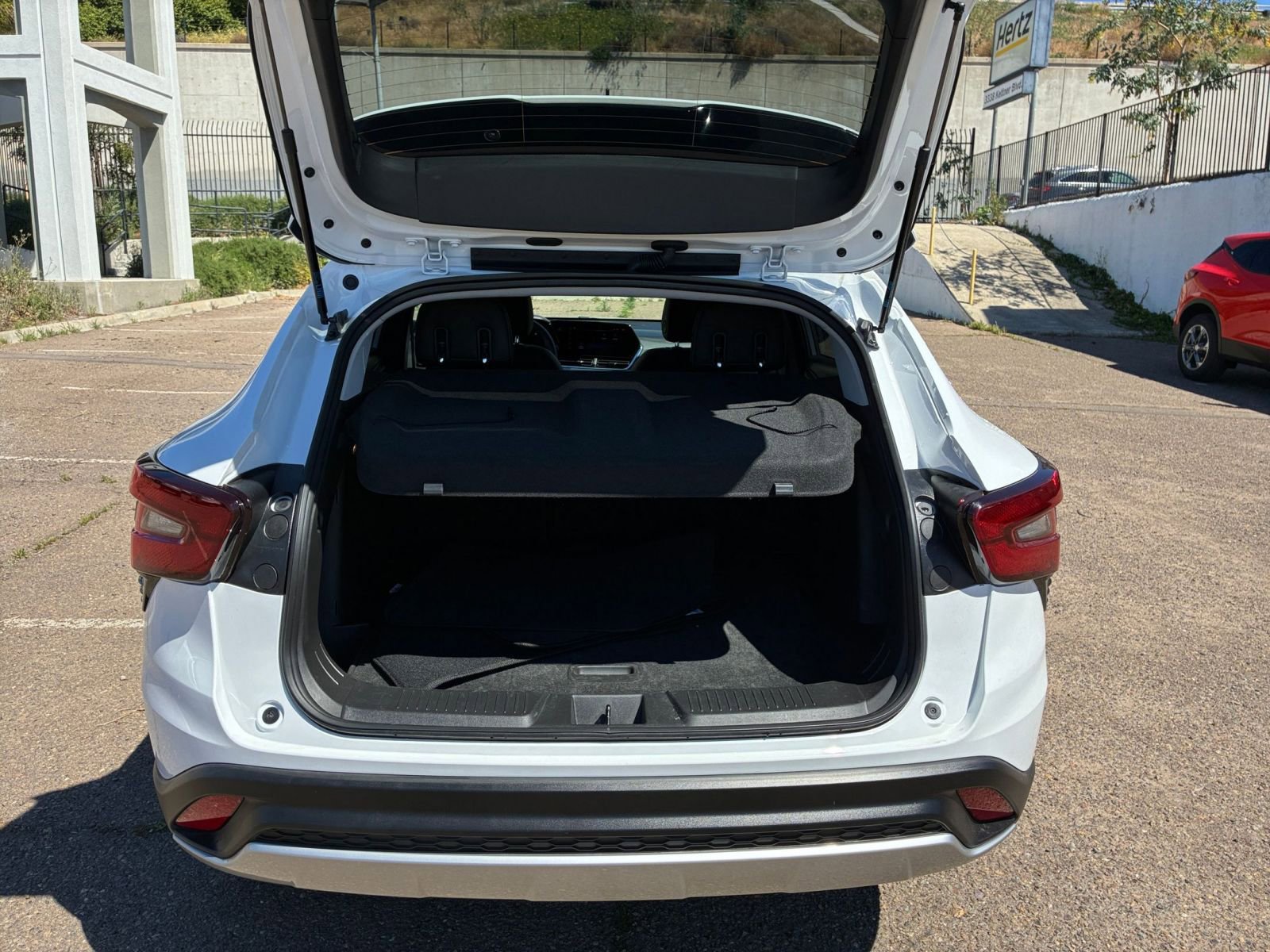 Used 2025 Chevrolet Trax LT FWD image 30