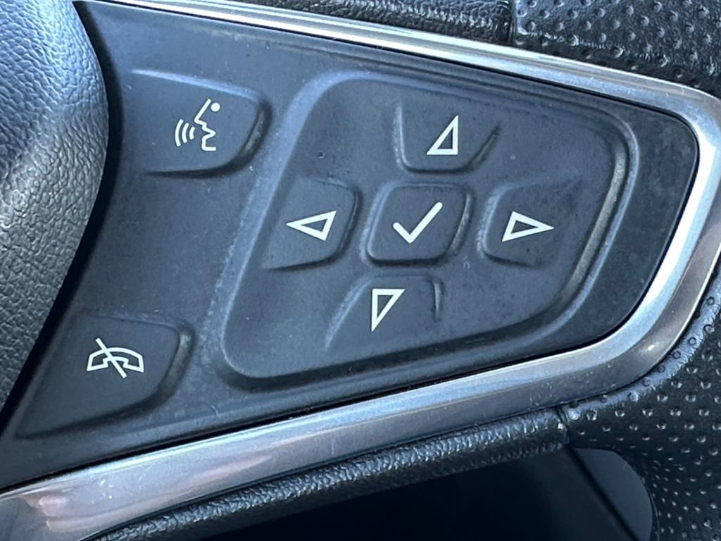 Used 2022 Chevrolet Equinox LS FWD image 19