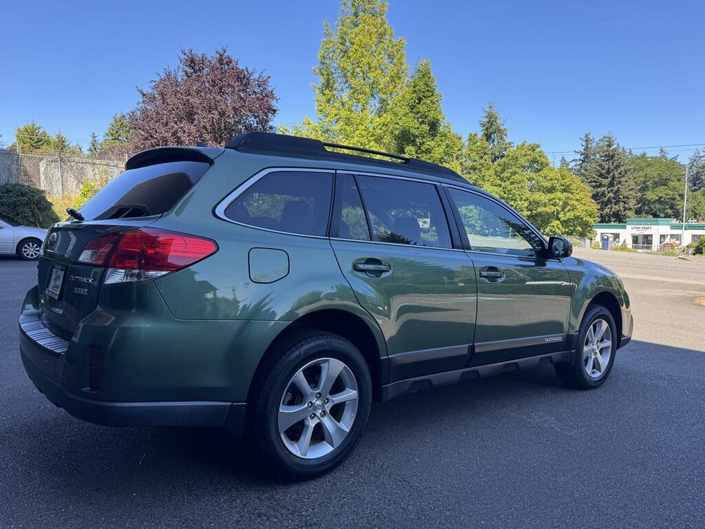 Used 2014 Subaru Outback 2.5i Limited AWD/4WD image 3