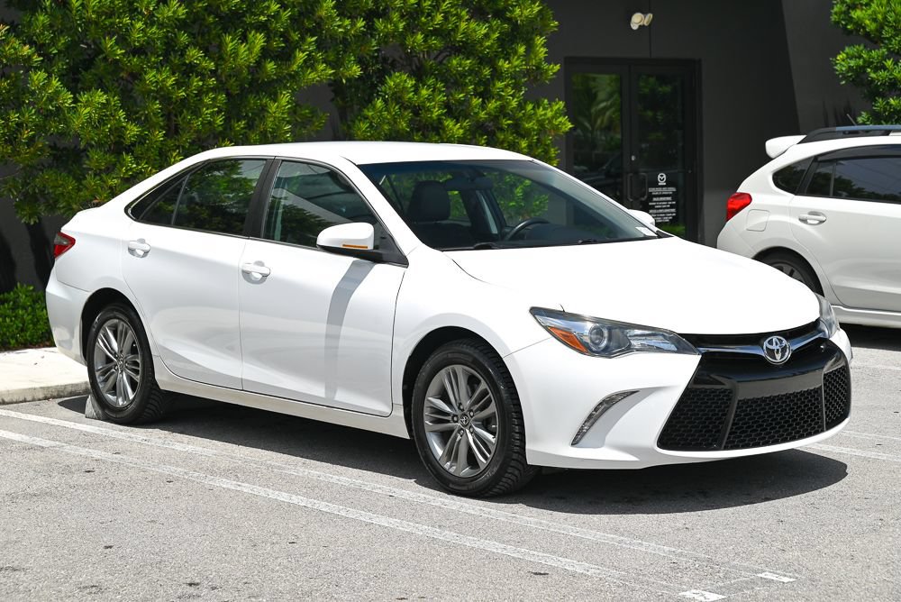 Used 2017 Toyota Camry SE FWD image 3