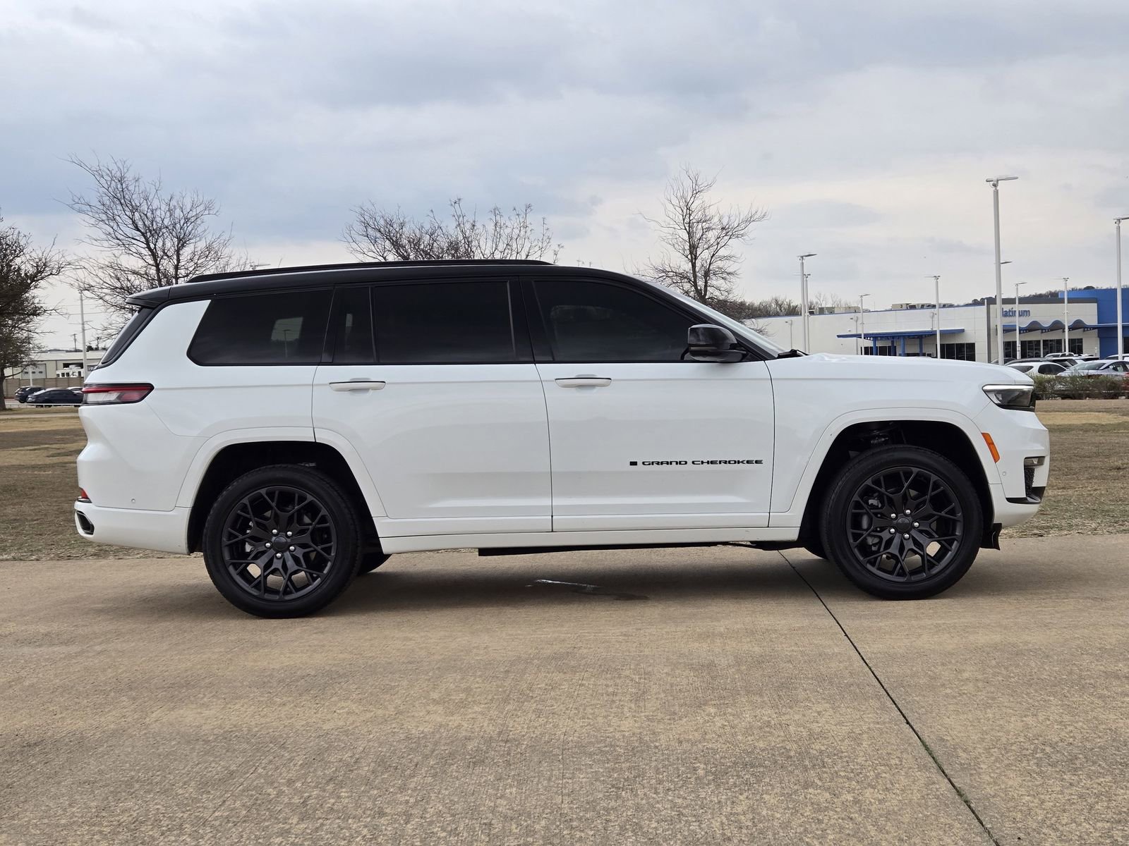 Used 2024 Jeep Grand Cherokee L Summit w/ High Altitude Package image 7