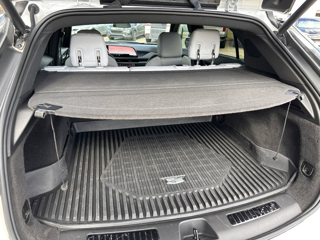 Used 2024 Cadillac XT4 Sport image 32