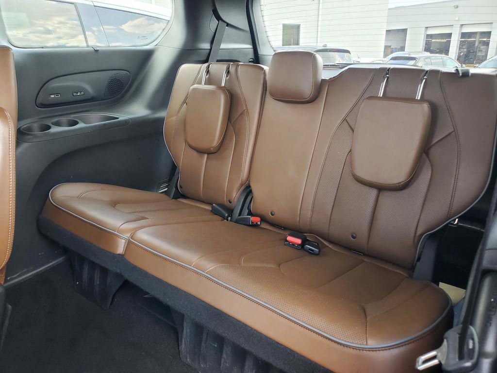 Used 2018 Chrysler Pacifica Limited FWD image 30