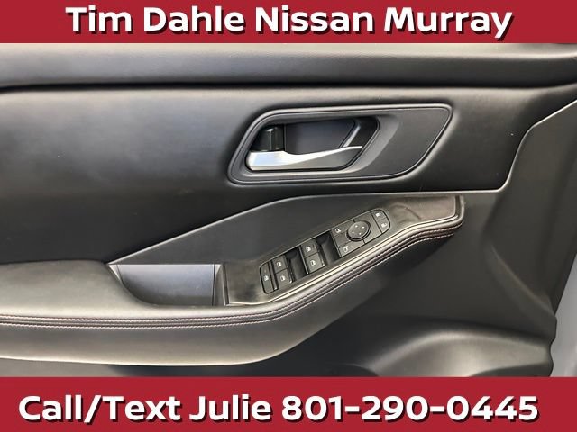 Used 2025 Nissan Rogue SV AWD/4WD image 22