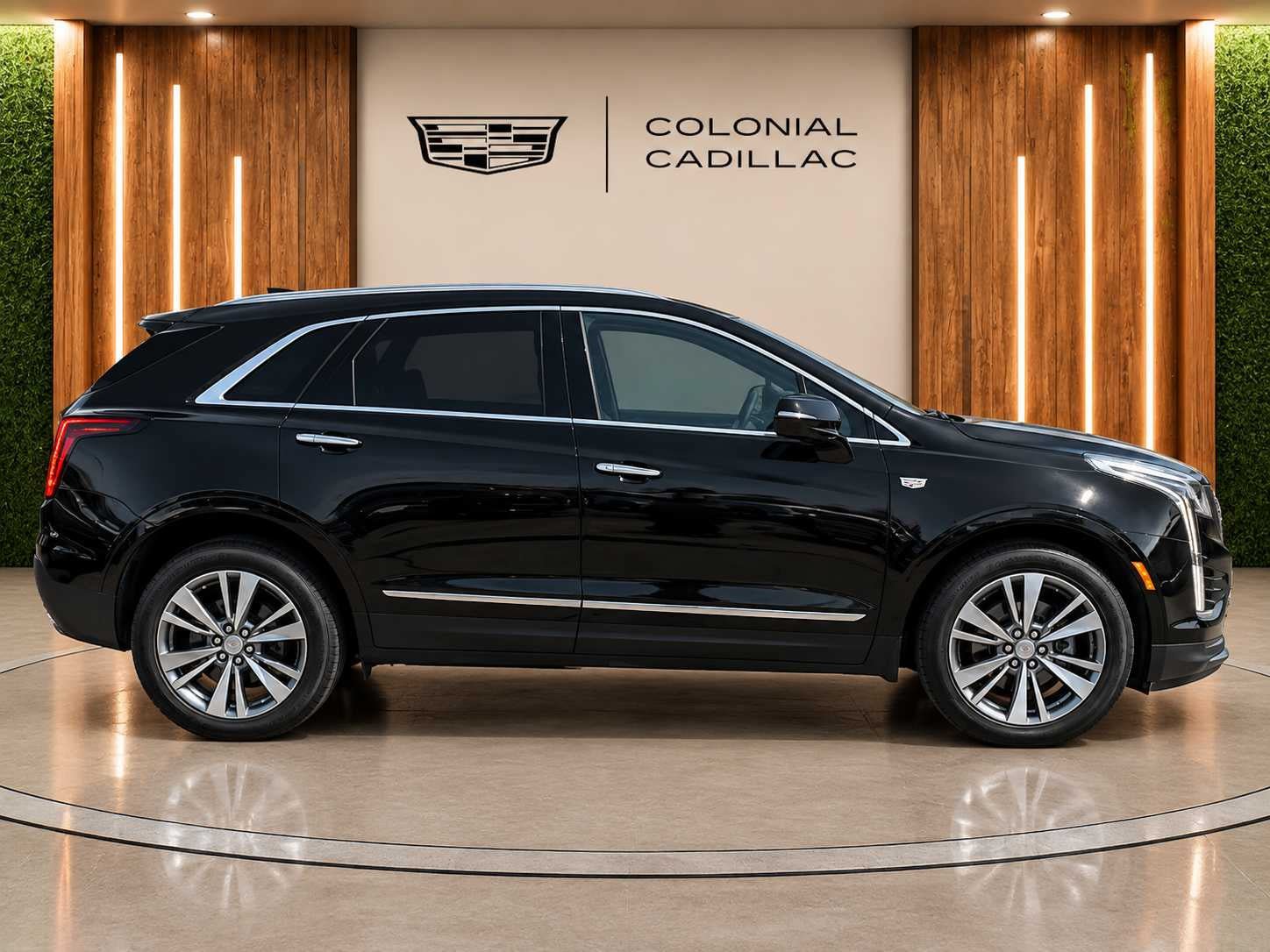 Certified 2025 Cadillac XT5 Premium Luxury AWD/4WD image 4