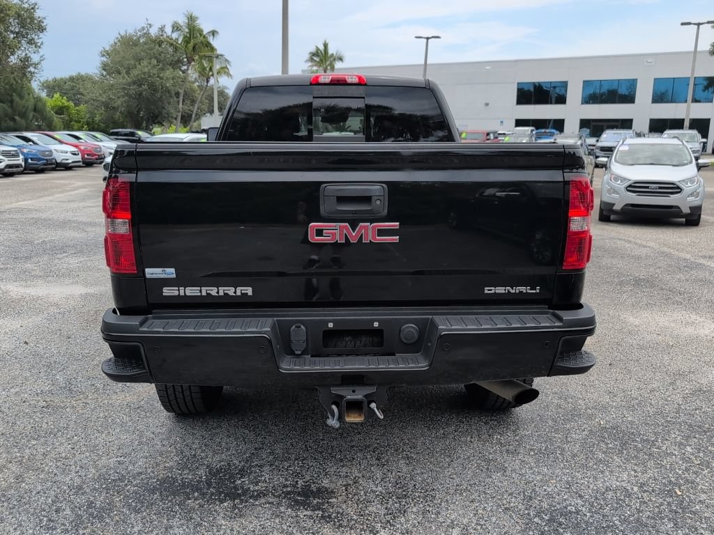 Used 2017 GMC Sierra 2500 Denali w/ Suspension Package, Off-Road AWD/4WD image 4