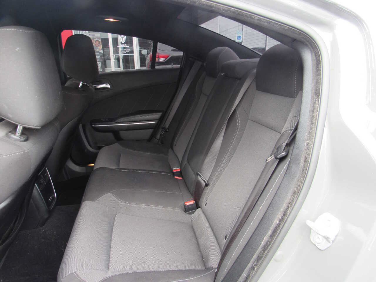 Used 2019 Dodge Charger SXT RWD image 18