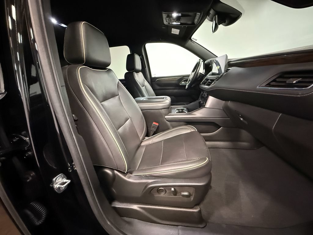 Used 2024 Chevrolet Suburban Premier AWD/4WD image 13