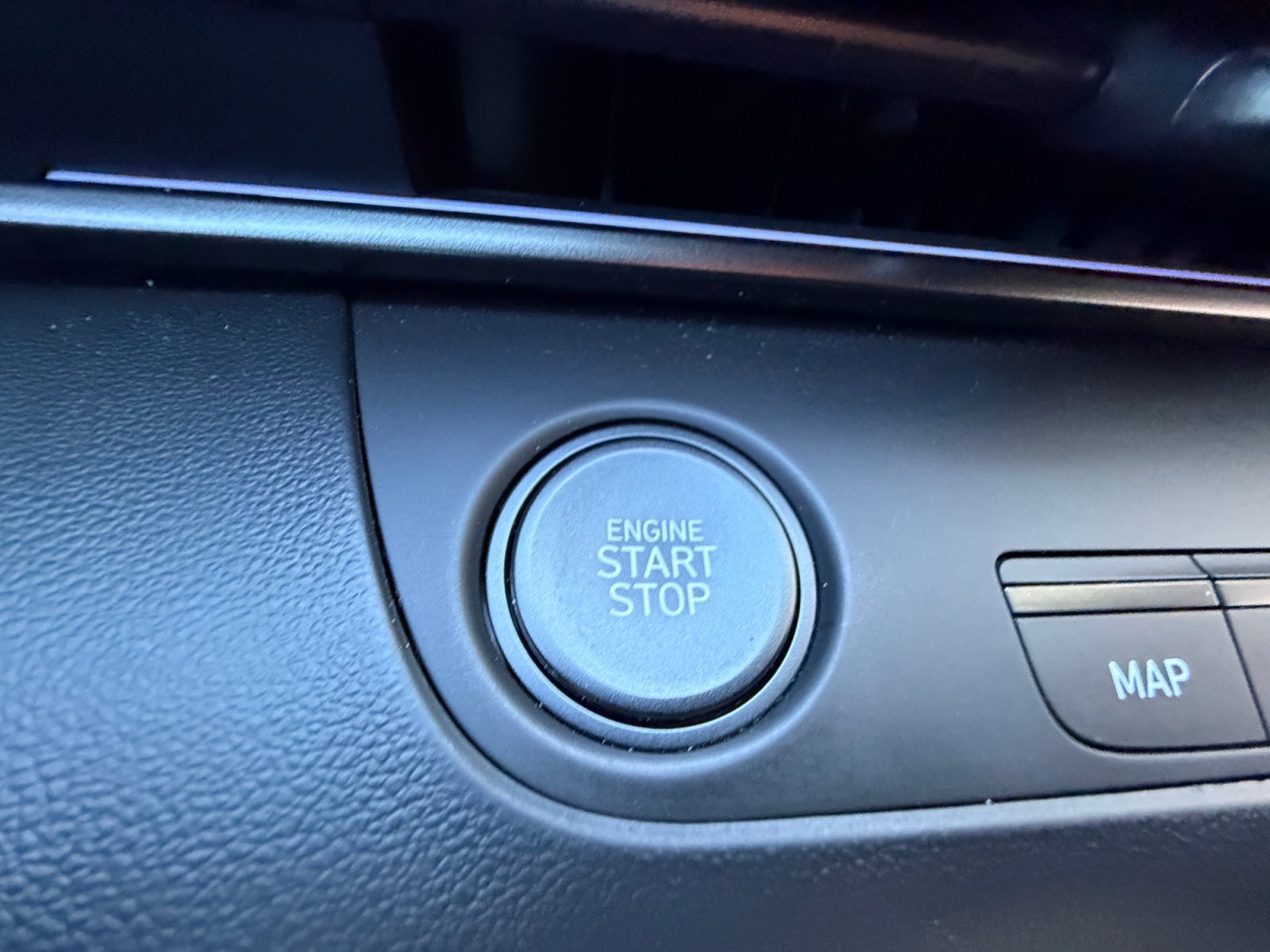 Certified 2025 Hyundai Elantra SEL FWD image 30