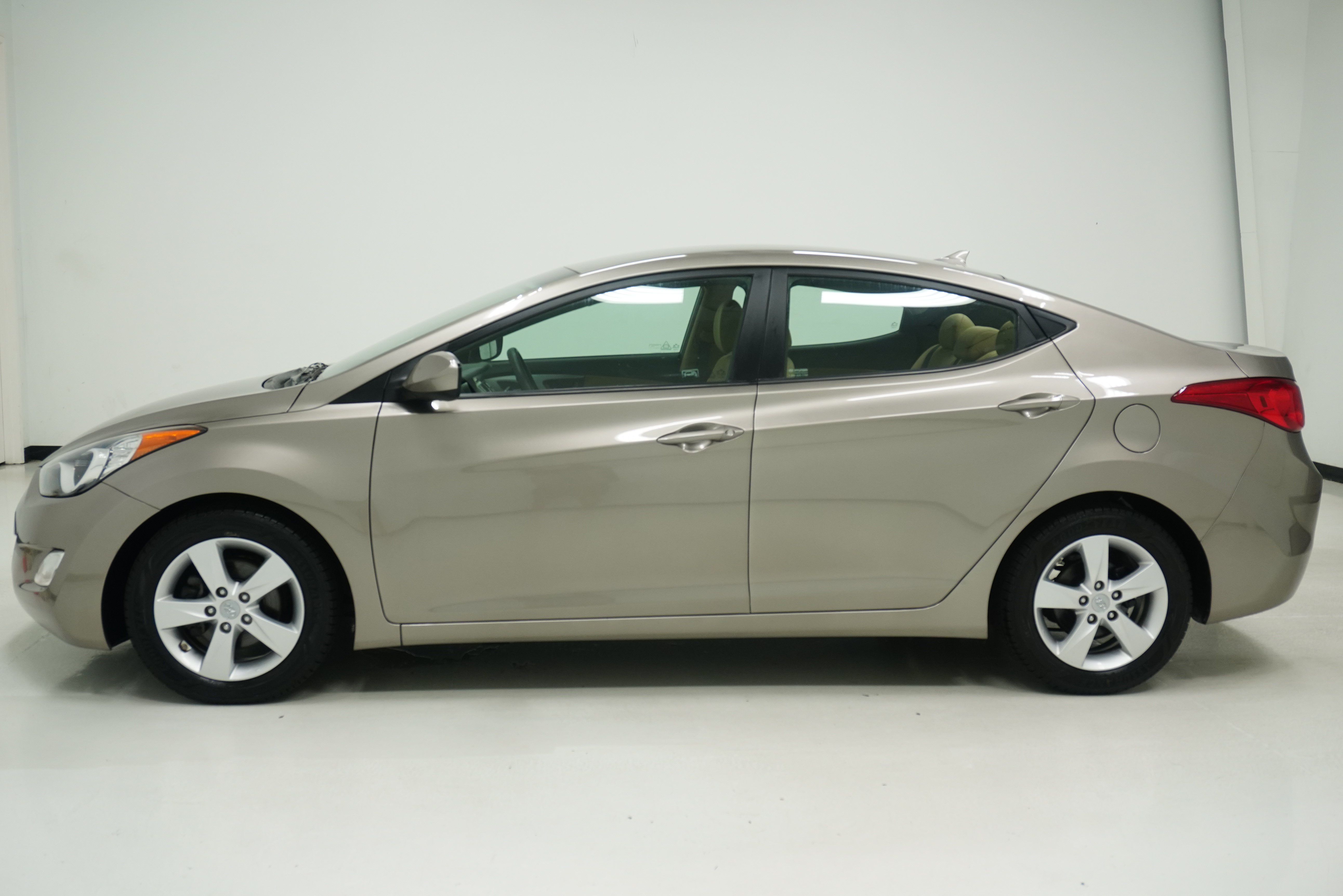 Used 2013 Hyundai Elantra GLS w/ Preferred Pkg FWD image 7